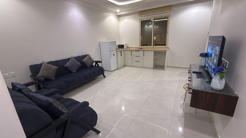 TV and multimedia, Kitchen or kitchenette, Living room, Seating area