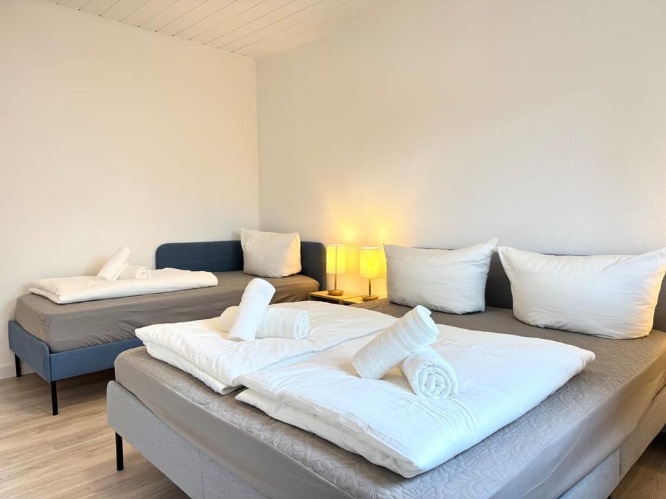 Bed, Photo of the whole room, Bedroom, towels