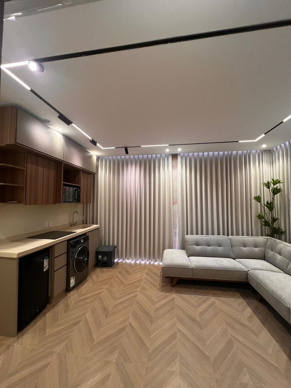 luxury rooftop The Grand Majlis 4Bedrooms 2Living rooms 3kitchen Huge Rooftop Bar Outdoors Tent دار الفخامة المجلس الكبير للعائلات الكبيره Apartment in Jeddah