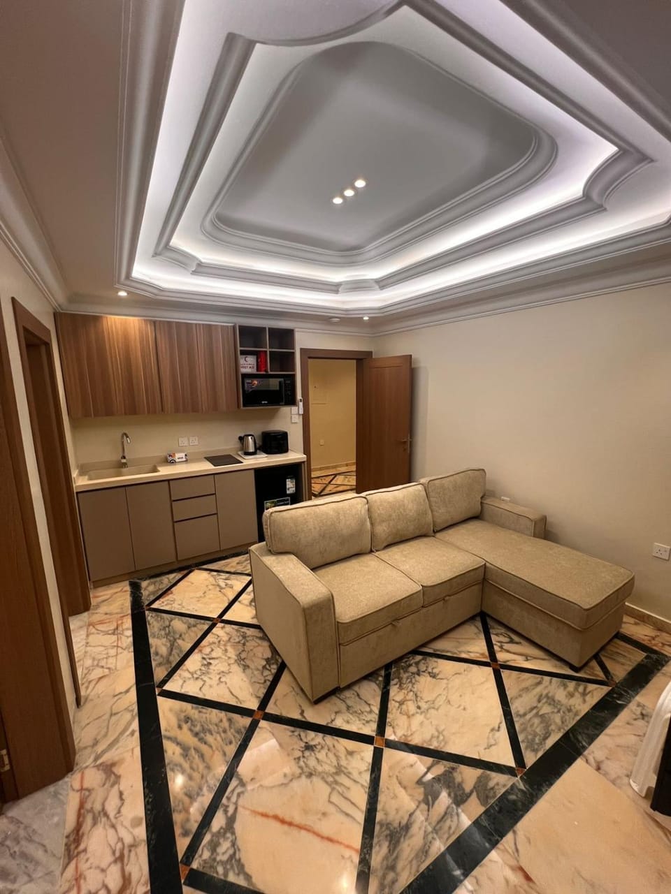 luxury rooftop The Grand Majlis 4Bedrooms 2Living rooms 3kitchen Huge Rooftop Bar Outdoors Tent دار الفخامة المجلس الكبير للعائلات الكبيره Apartment in Jeddah