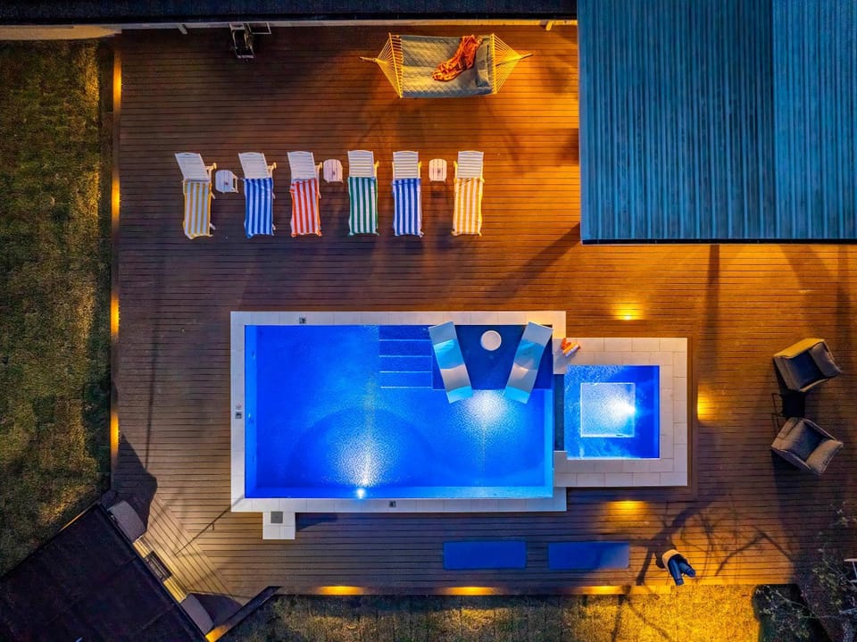 Enchanted Vine - Resort Style Pool Spa & Sauna House in Fredericksburg