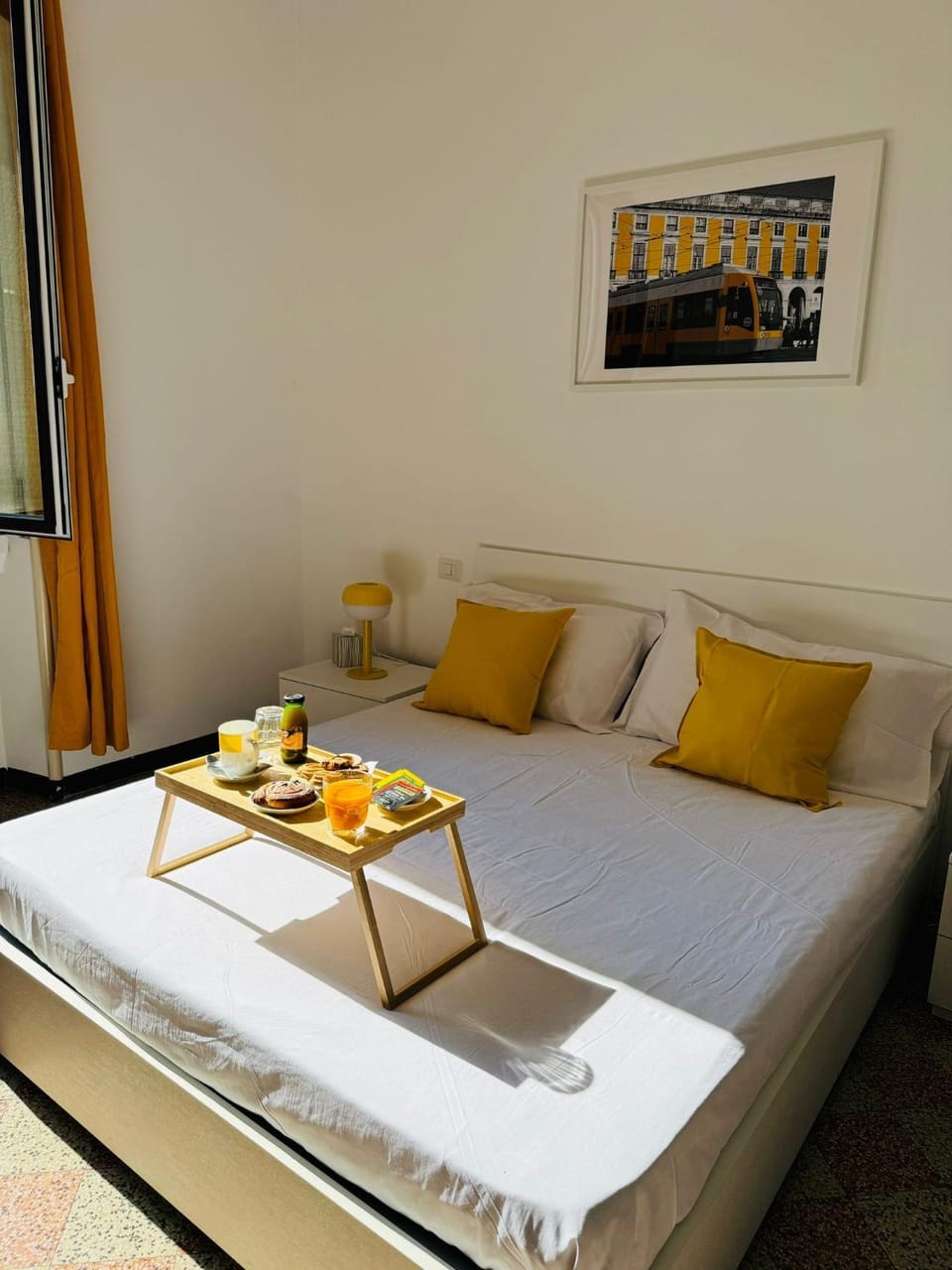Bed, Food and drinks, Bedroom