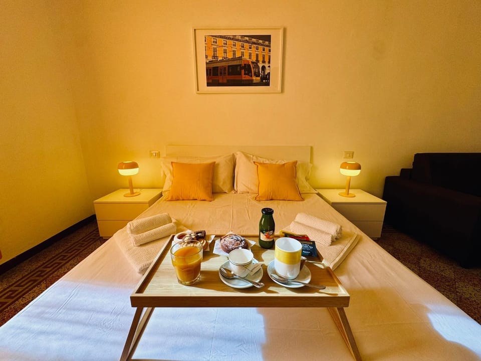 Bed, Food and drinks, Bedroom