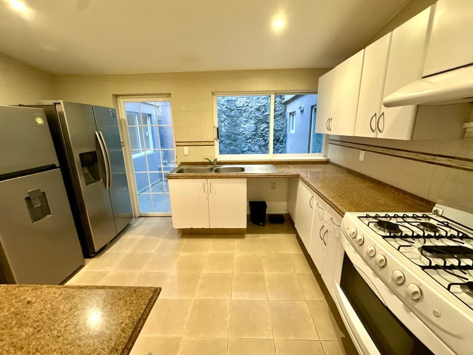 Kitchen or kitchenette, Communal kitchen