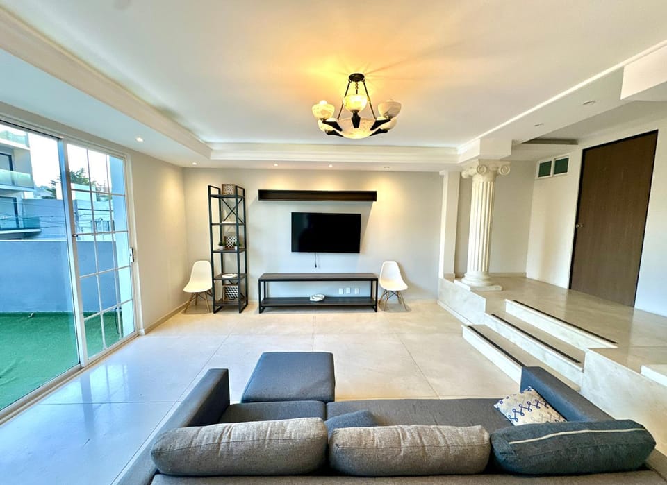 Communal lounge/ TV room, Communal lounge/ TV room, TV and multimedia, Living room, Seating area