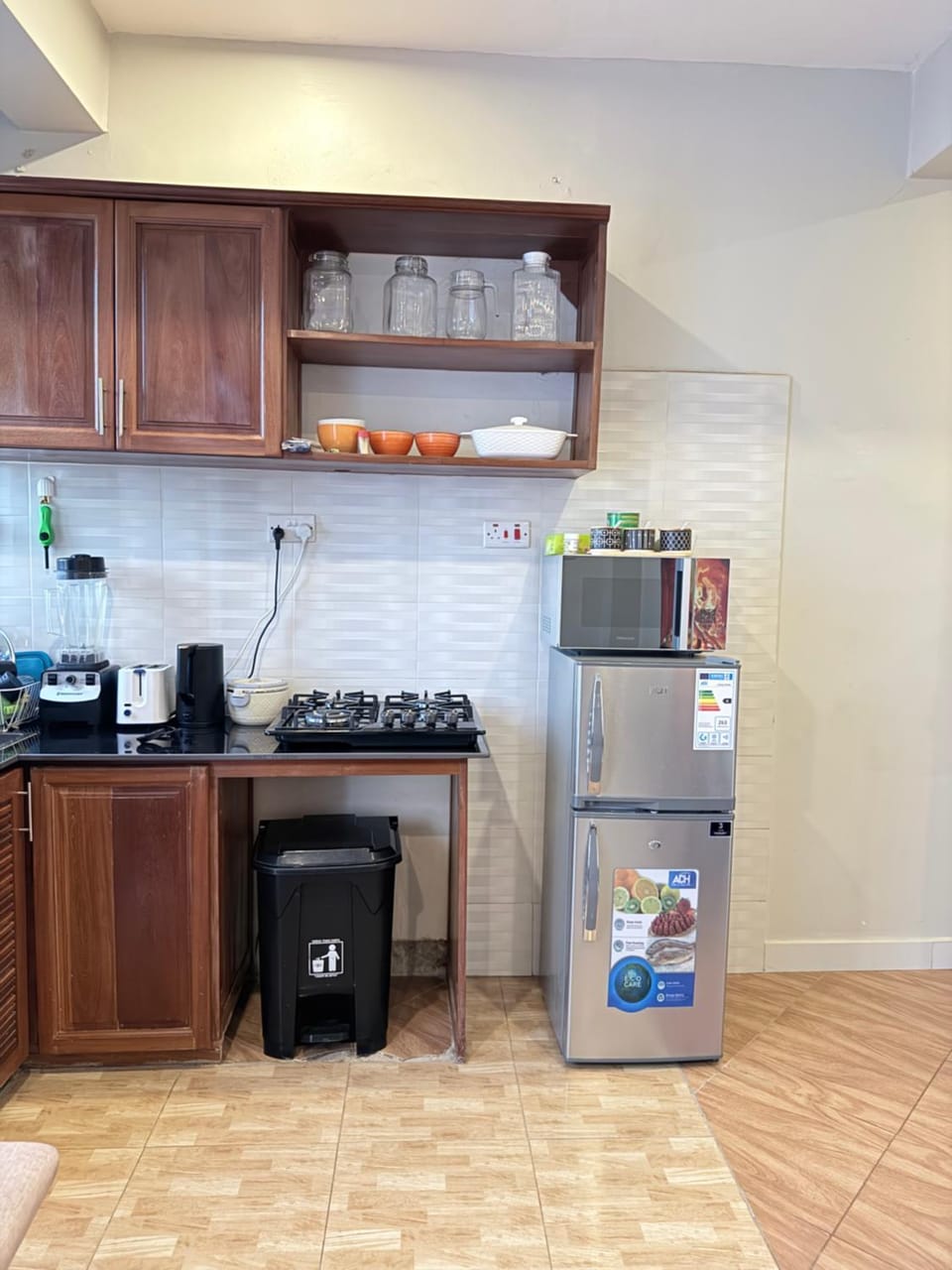 Coffee/tea facilities, Kitchen or kitchenette, stove, toaster