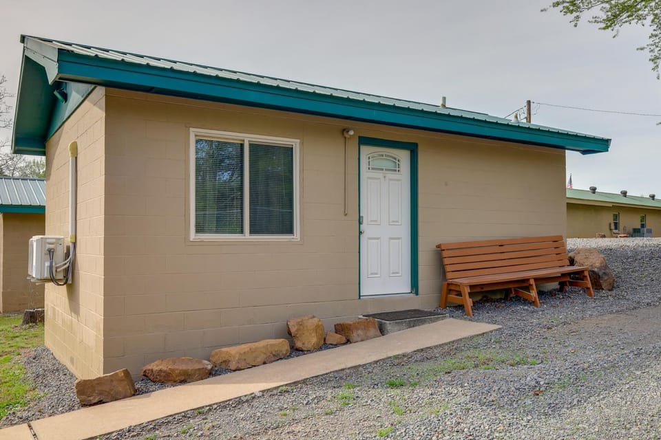 Gateway to Greers Ferry Lake! Cozy Couples Escape Apartment in Greers Ferry Lake