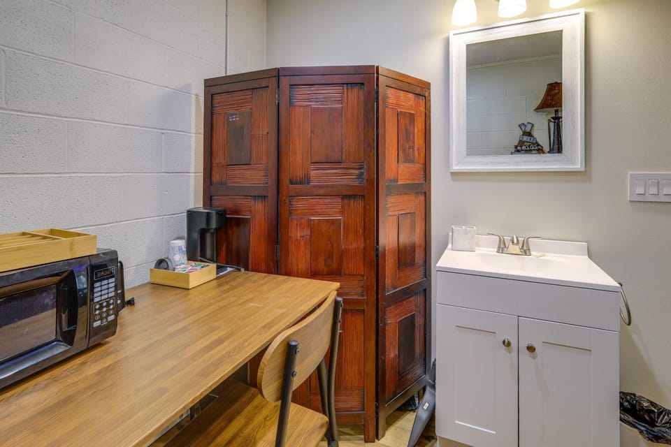 Gateway to Greers Ferry Lake! Cozy Couple's Escape Apartment in Greers Ferry Lake
