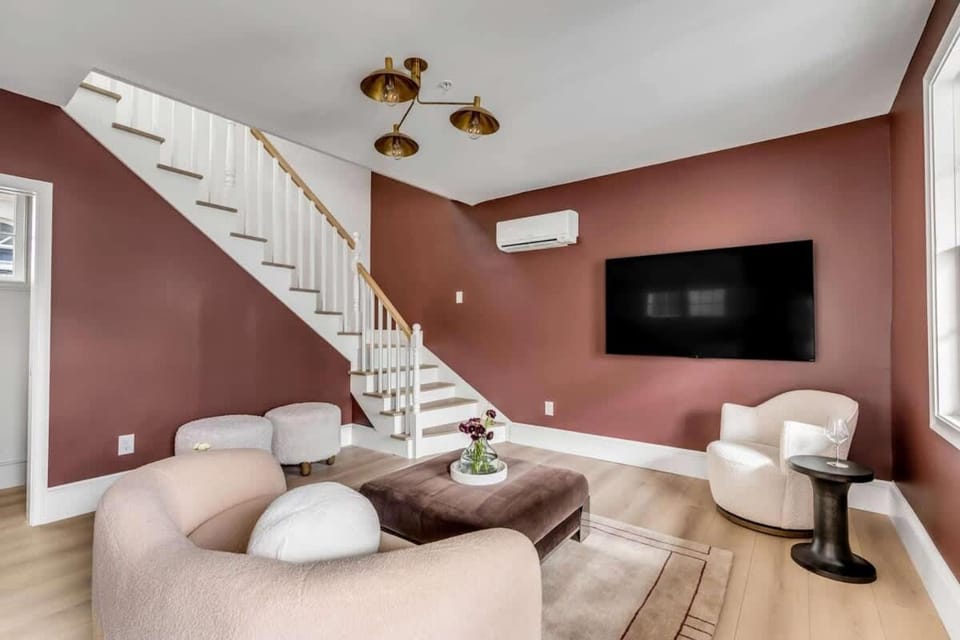 New Private Renovated Home with Parking House in Charleston