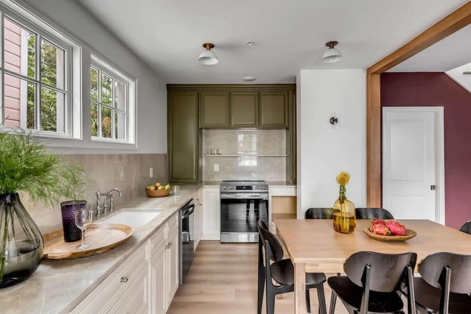 New Private Renovated Home with Parking House in Charleston