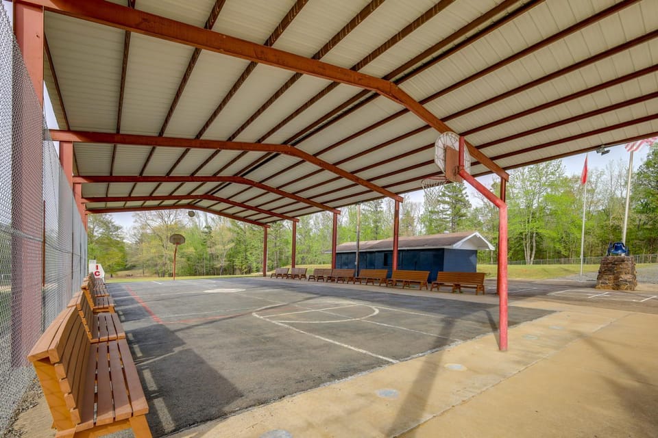 Near Greers Ferry Lake! Cabin with Resort Perks Cabin in Greers Ferry Lake