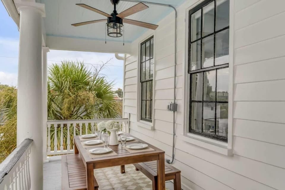 Spacious Large 4bd with Outdoor Dining near King Apartment in Charleston