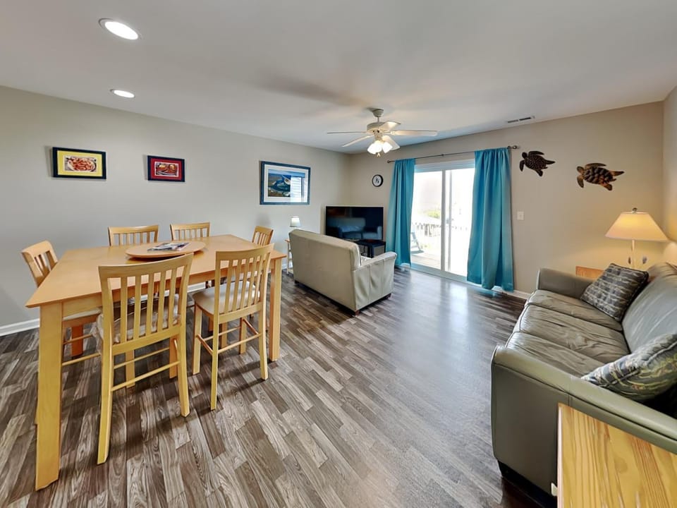 TV and multimedia, Living room, Seating area, Dining area, furniture