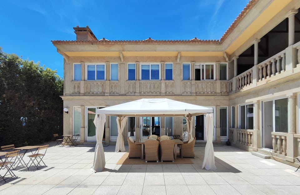 Ocean View Room Oia Bed and Breakfast in Galicia