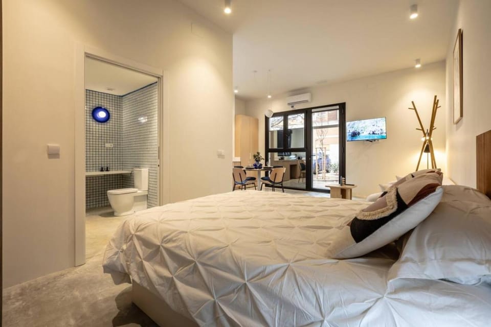 Photo of the whole room, Bedroom