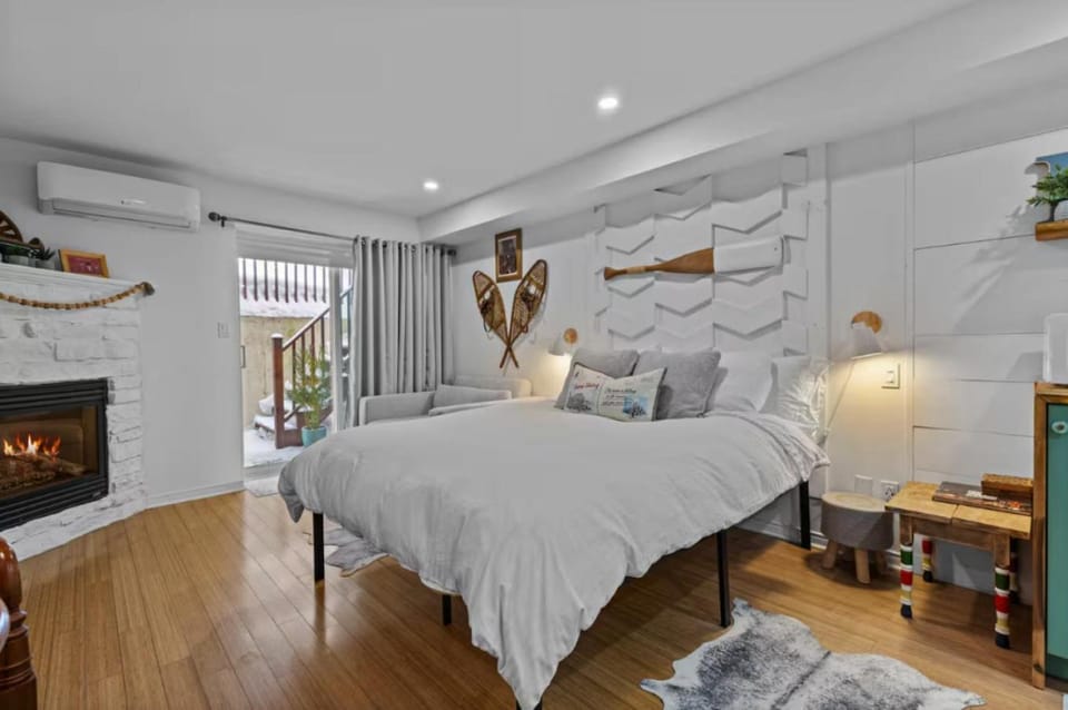 5 min Saint-Sauveur Best Loft with fireplace House in Saint-Sauveur