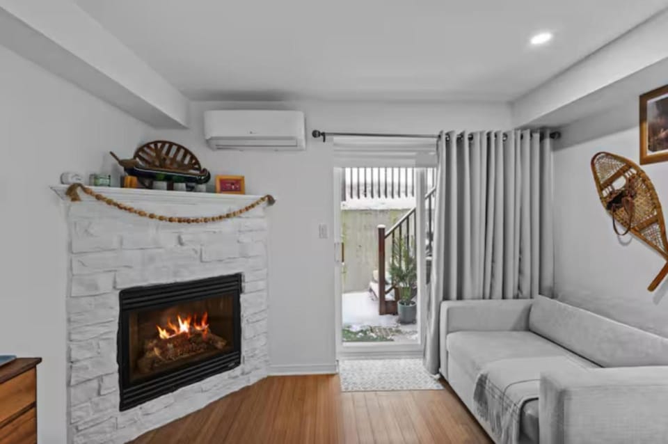 5 min Saint-Sauveur Best Loft with fireplace House in Saint-Sauveur