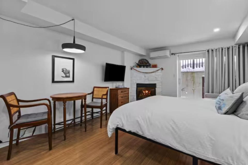 5 min Saint-Sauveur Best Loft with fireplace House in Saint-Sauveur