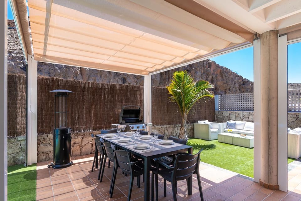 Day, Natural landscape, BBQ facilities, Balcony/Terrace, Seating area, Dining area, Mountain view
