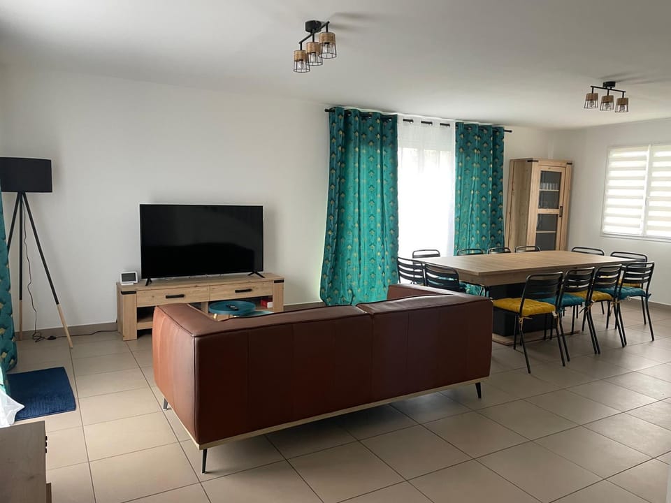 TV and multimedia, Living room, Dining area