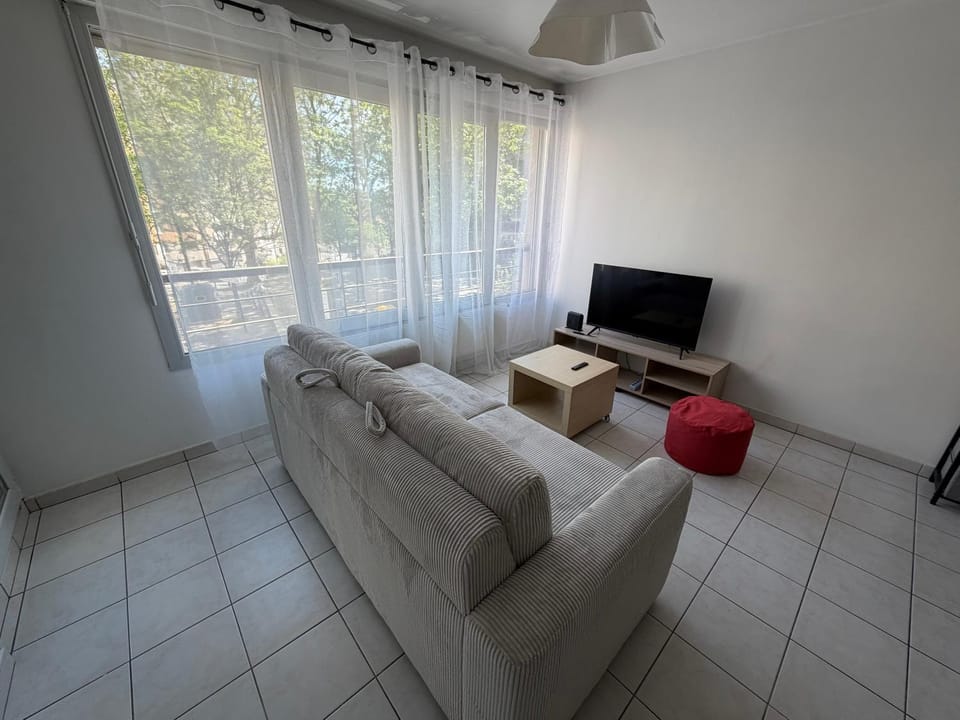 Appartement 2 pièces meublé et cosy avec loggia Apartment in Caluire-et-Cuire