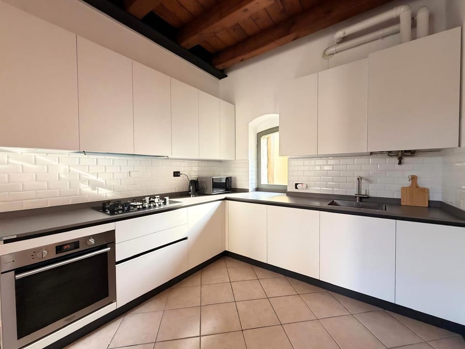 Kitchen or kitchenette, dishwasher, stove
