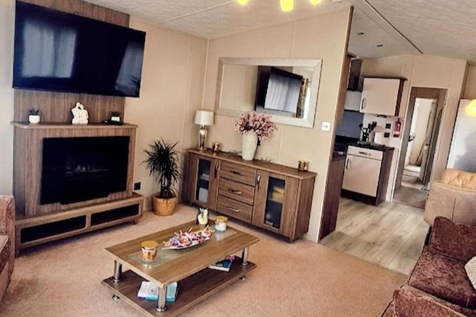 TV and multimedia, Kitchen or kitchenette, Living room, Seating area