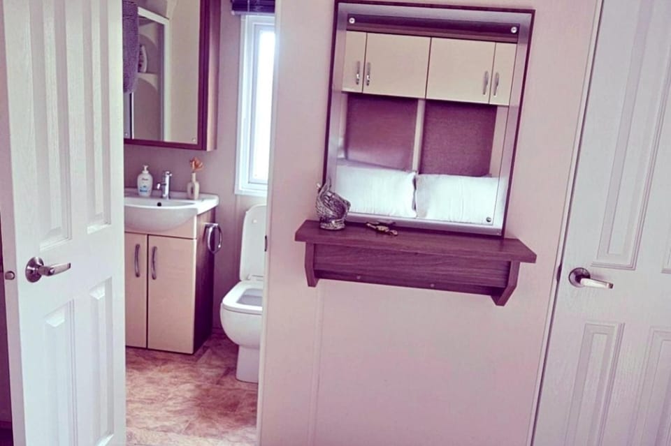 Bathroom, towels