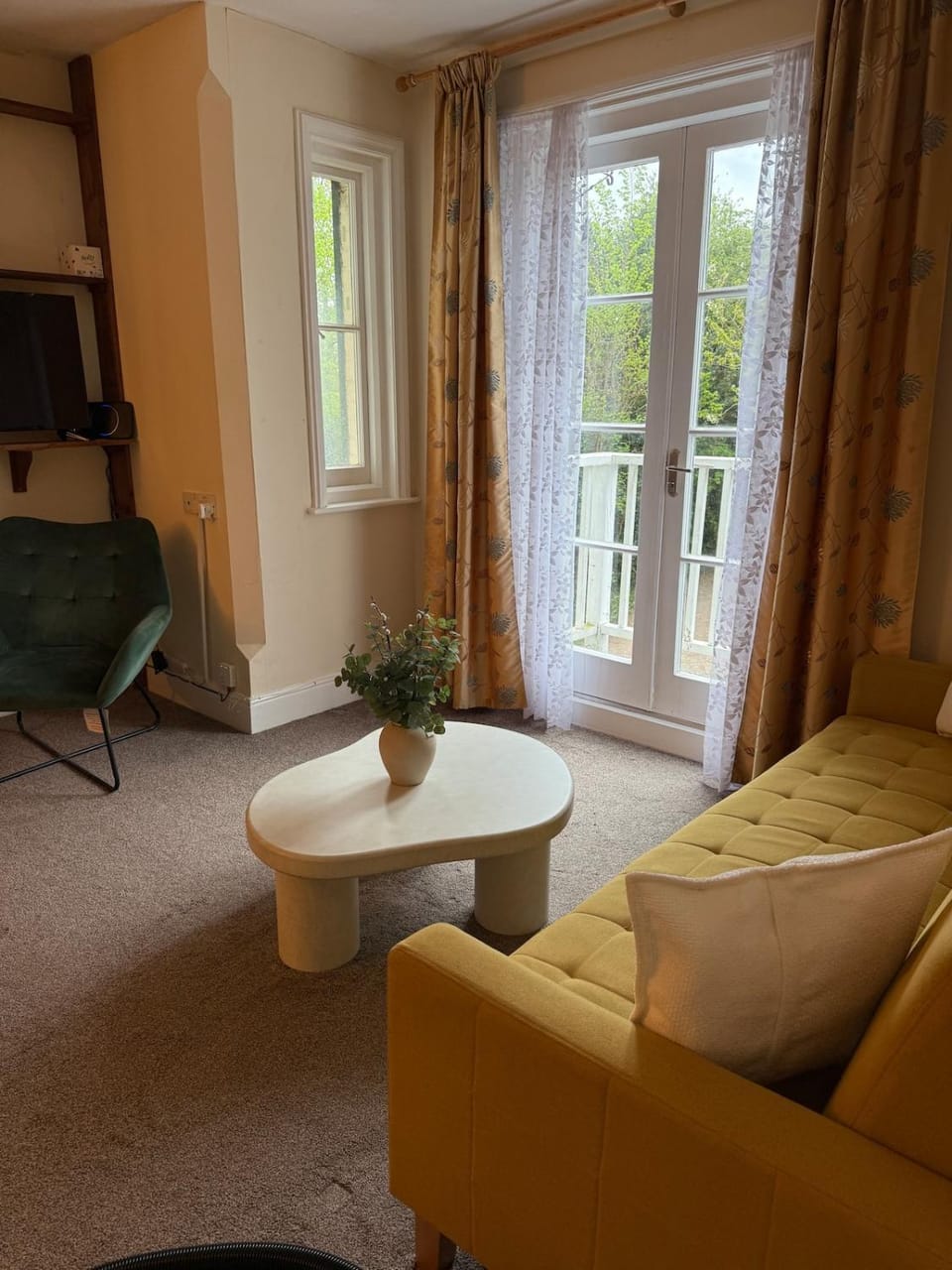 Charming Apartment in Peaceful Basingstoke Setting Apartment in Basingstoke