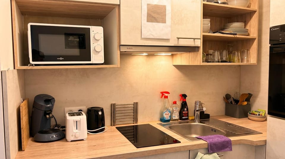 Coffee/tea facilities, Kitchen or kitchenette, Breakfast, microwave, oven, toaster, toaster