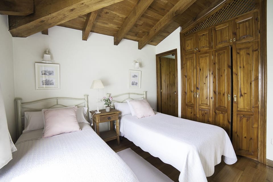 Casas Rurales La Torre Andrín Country House in Cantabria