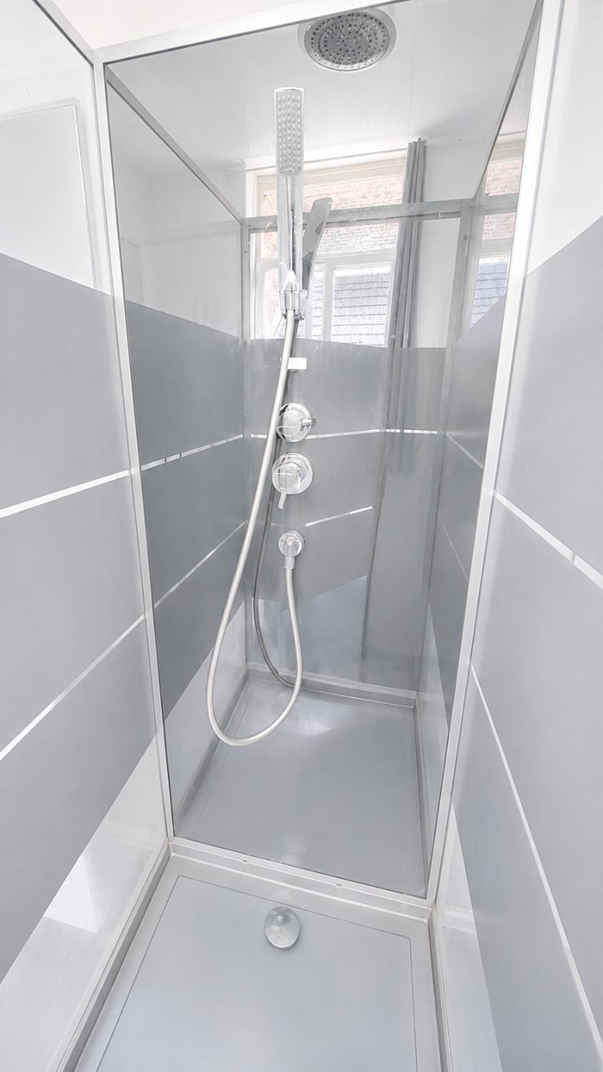 Bed 4D Center-Station-Airport Apartment in Charleroi