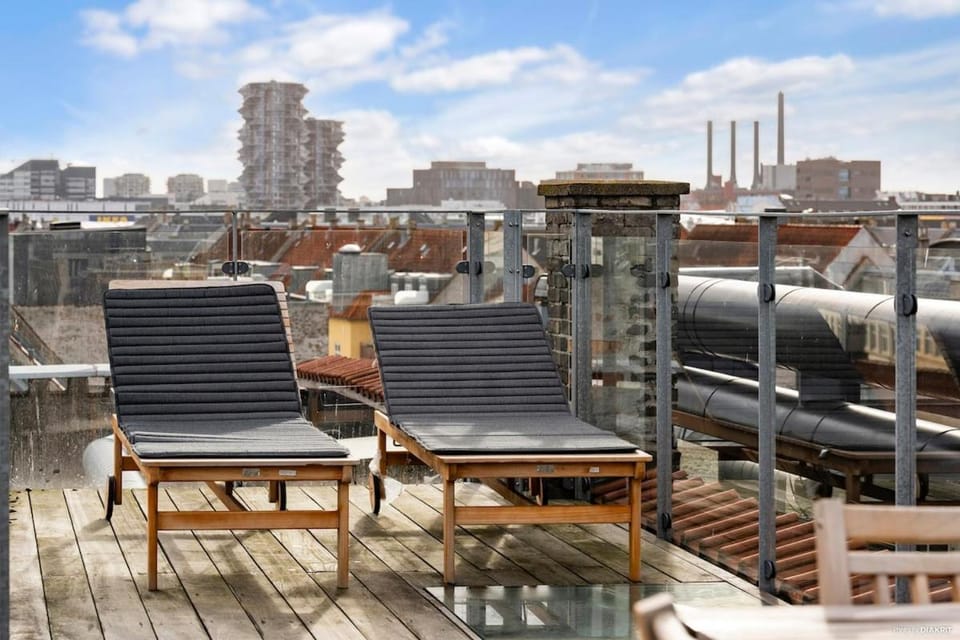 Elegant penthouse with rooftop terrace in Central CPH Apartment in Frederiksberg