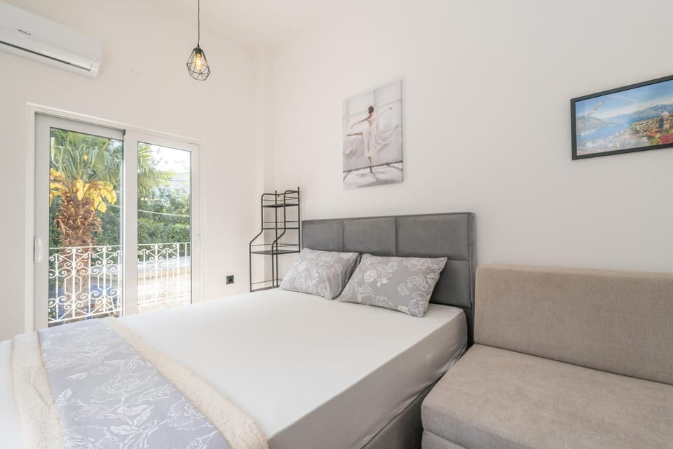 Charm Corner Kotor Apartment in Dobrota