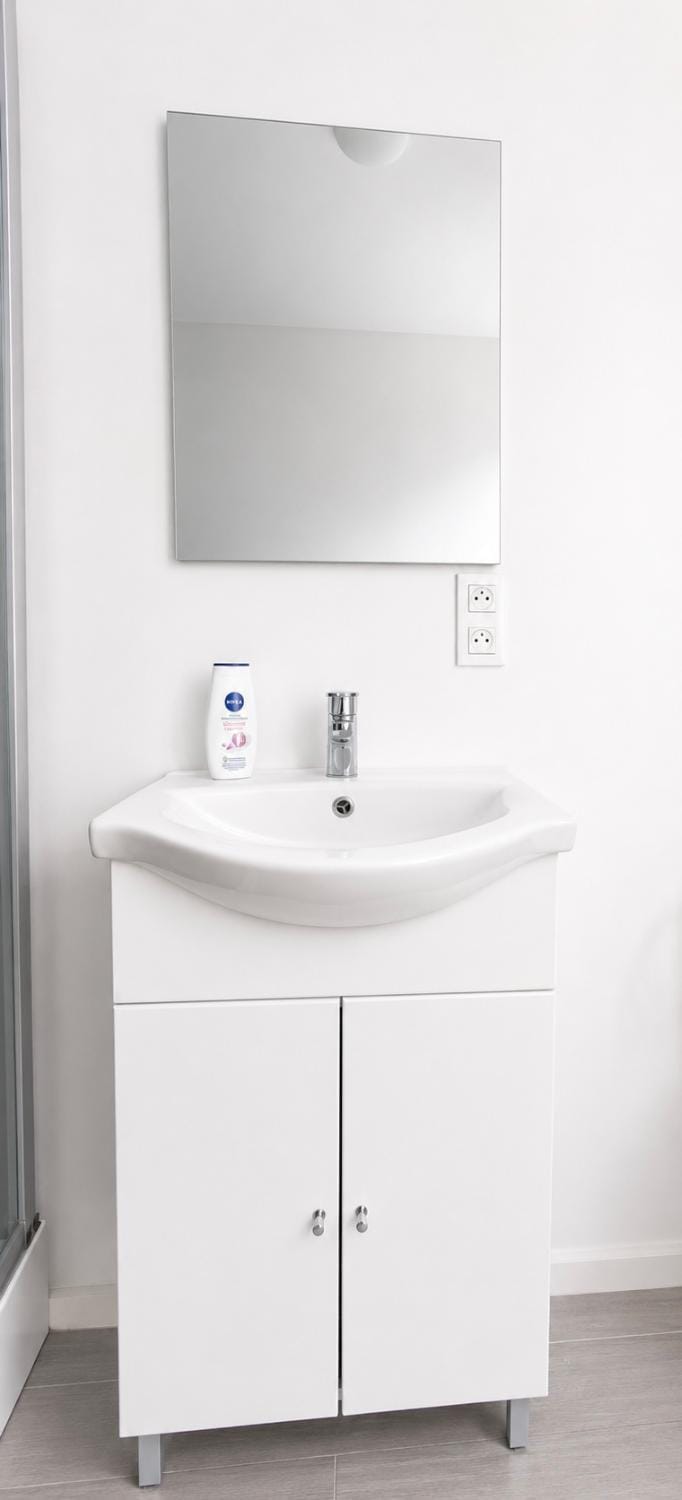 Bed 6F Center-Station-Airport Apartment in Charleroi