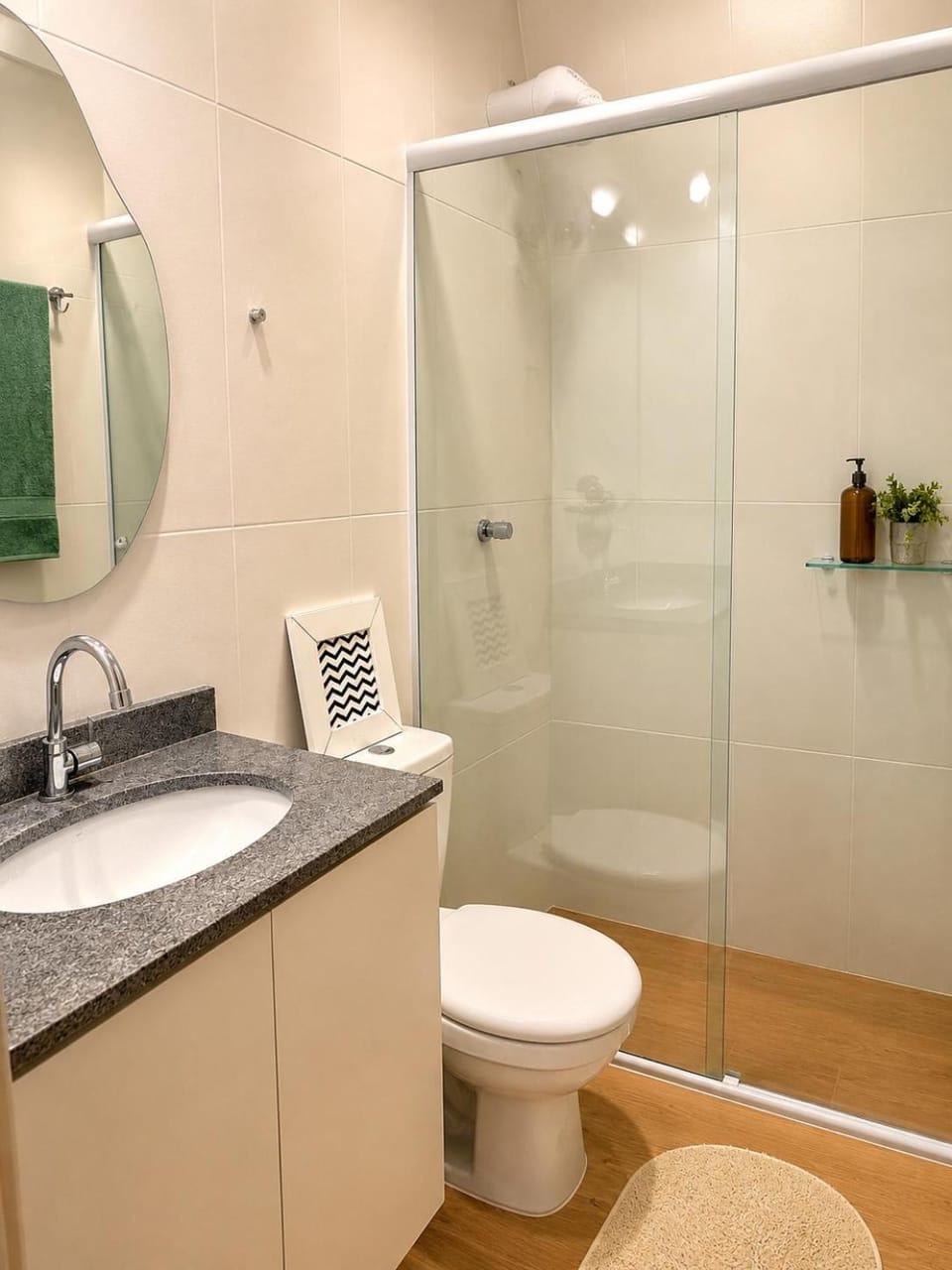 Luxuoso Apartamento Itaguá, próximo a orla , churrasqueira na varanda com piscina, Garagem interna, Wi-Fi, Ar condicionado Apartment in Ubatuba