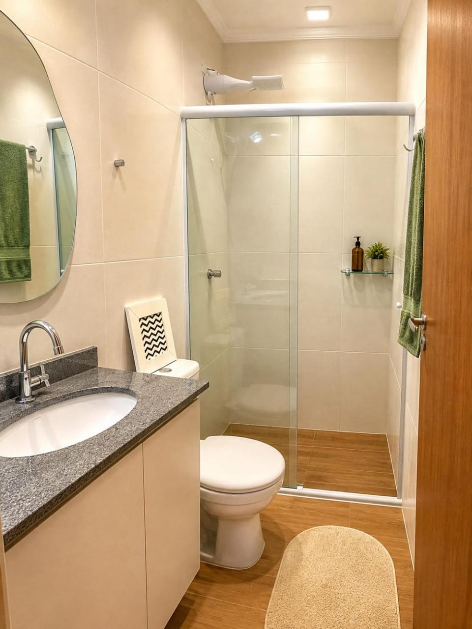 Luxuoso Apartamento Itaguá, próximo a orla , churrasqueira na varanda com piscina, Garagem interna, Wi-Fi, Ar condicionado Apartment in Ubatuba