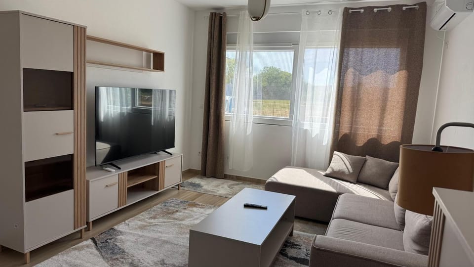 Communal lounge/ TV room, TV and multimedia, Living room, Seating area