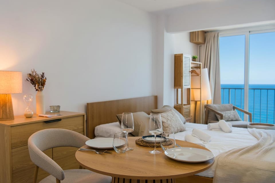 Bed, Natural landscape, Photo of the whole room