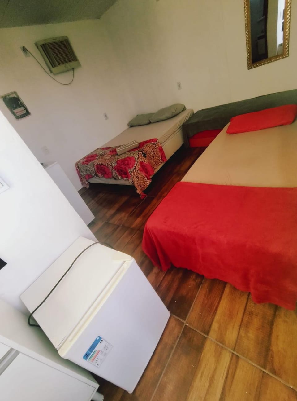 Pousada Cabo Frio com Piscina, Estacionamento, Ar-condicionado - Suítes Completas e Cozinha Compartilhada! Bed and Breakfast in Cabo Frio
