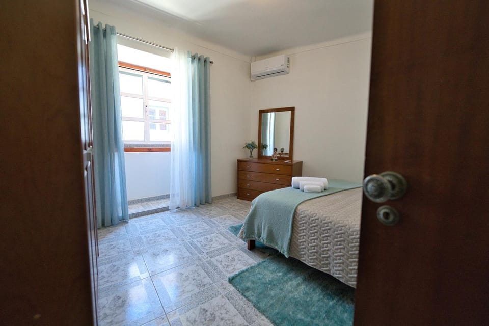 Bed, Photo of the whole room, Bedroom, wardrobe, air conditioner