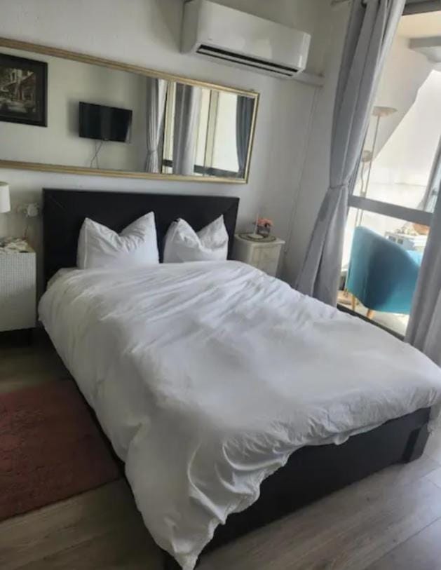 Luxury Apt on Beach with Great Views Apartment in Tel Aviv-Yafo