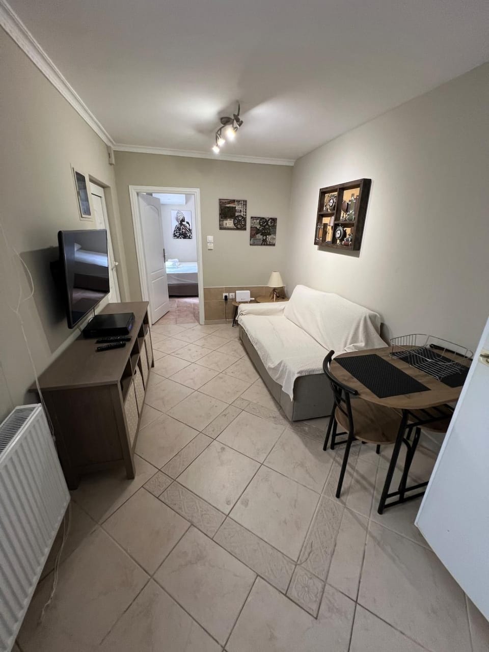 TV and multimedia, Living room, Dining area