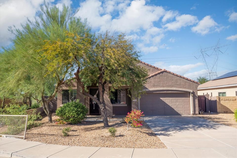 4BR Estrella Mountain Retreat w Heated Pool House in Goodyear