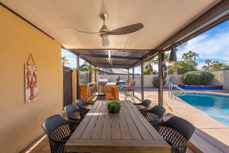 Scottsdale Oasis Pool & Game Room House in Phoenix