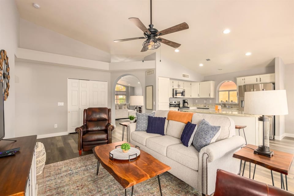 4BR Home w Heated Pool in Prime Location House in Avondale