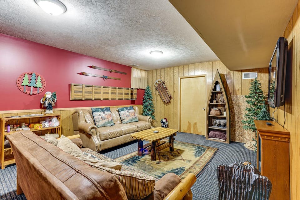 Family Escape in Crystal Mtn Resort! 13 Mi to Lake House in Michigan