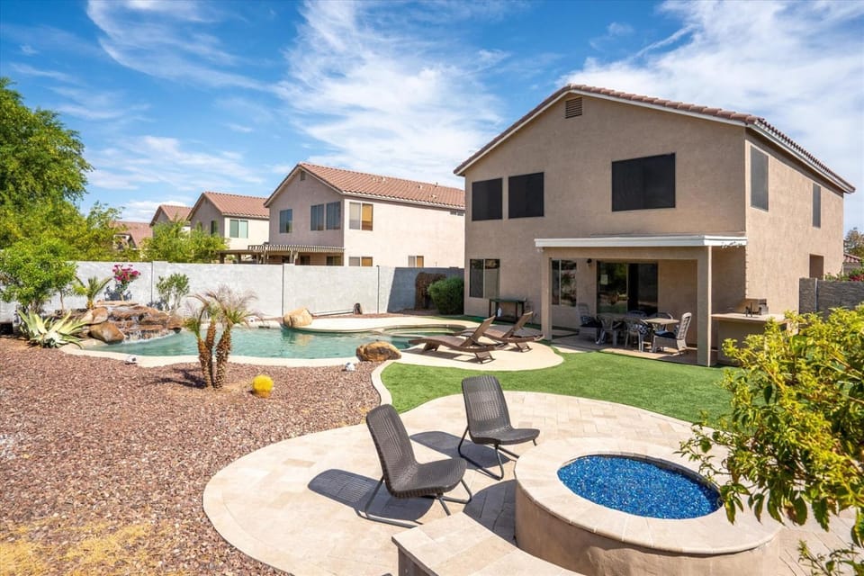 4-Bedroom Peoria Retreat with Heated Pool & Spa House in Sun City