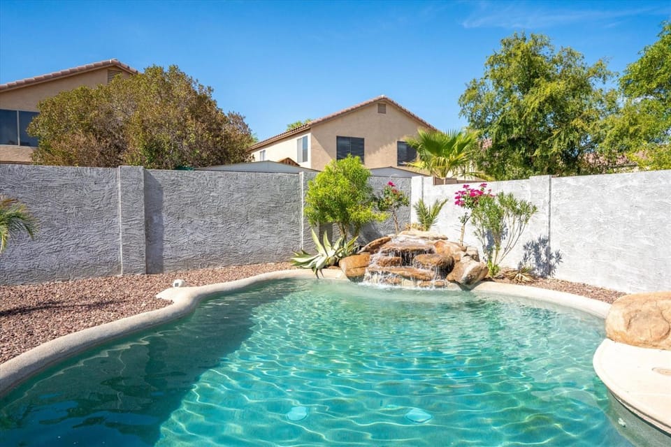 4-Bedroom Peoria Retreat with Heated Pool & Spa House in Sun City