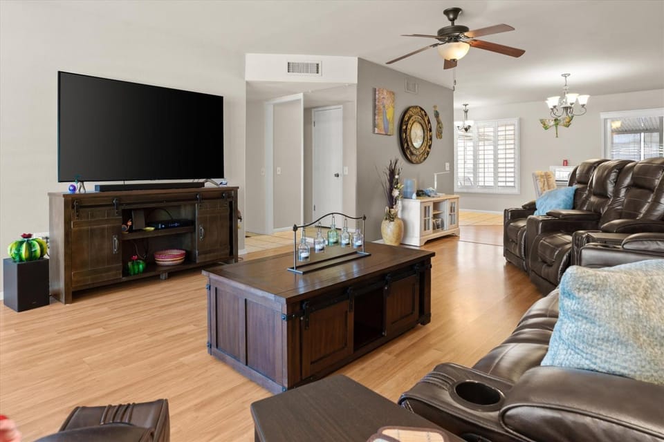 Sun City Retreat w Patio, Grill & Backyard House in Sun City